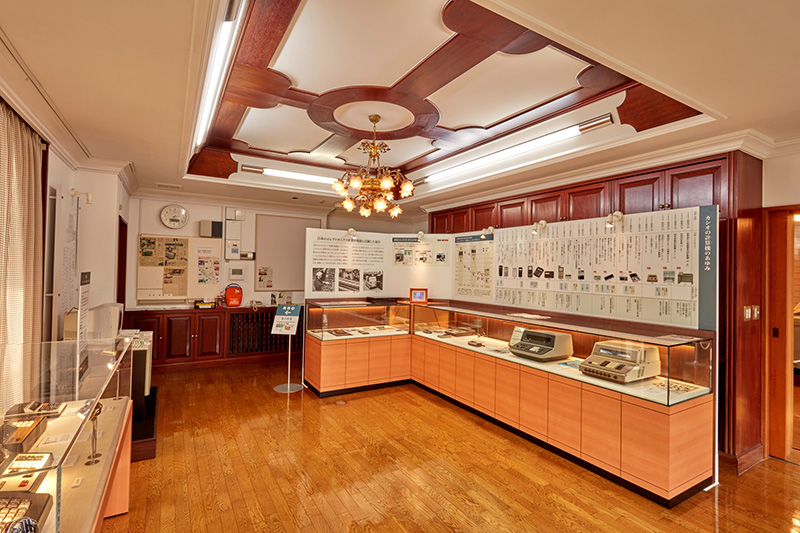 歴代の電卓を展示する「数の部屋」